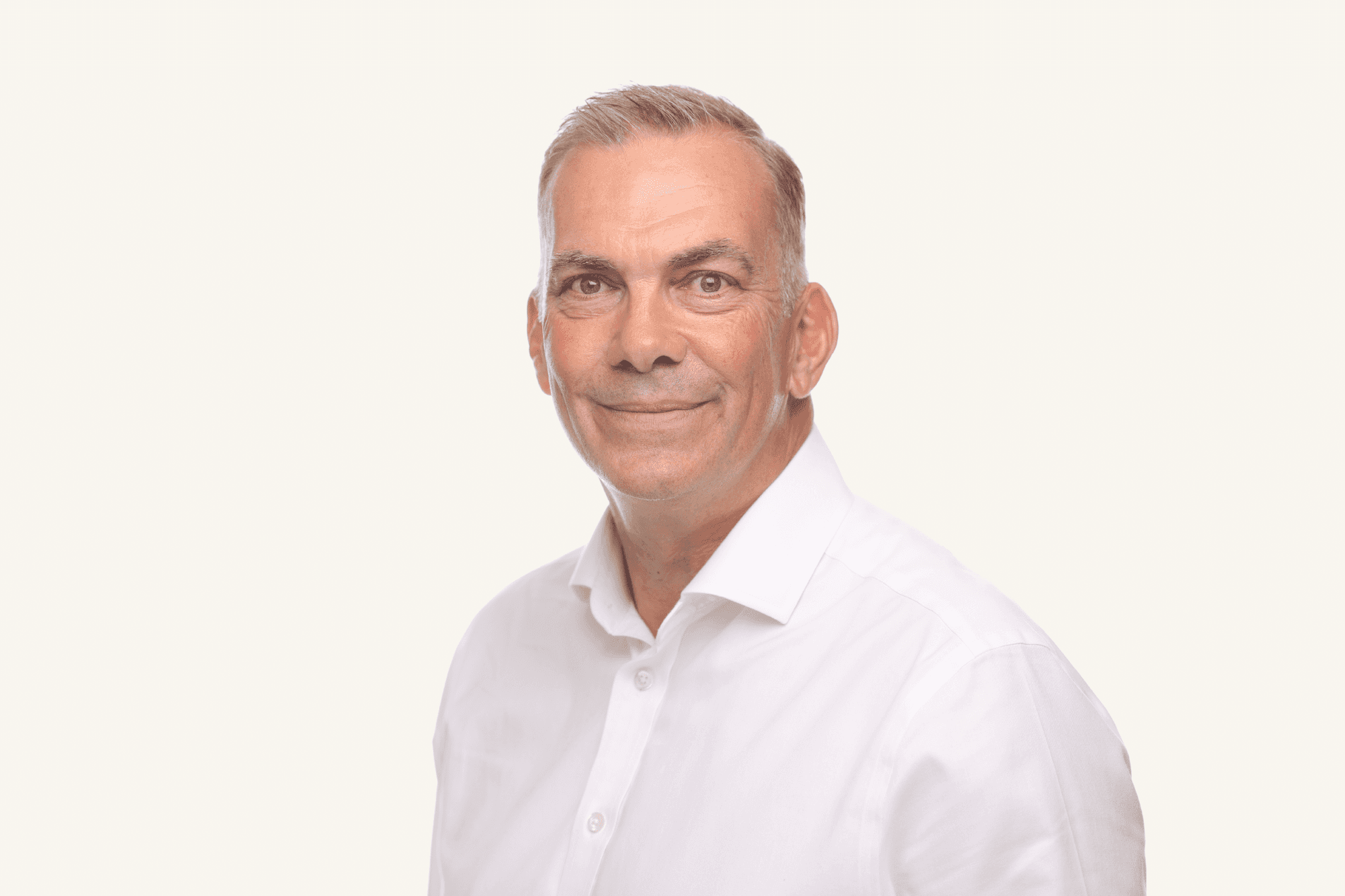 Euna welcomes Darren Williamson